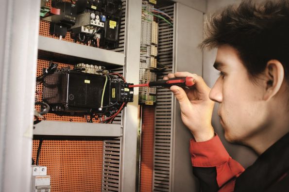 Afbeelding - https-www-ez-catalog-nl-Asset-6b32684d9e5e4cd2a5d6f63de9fe4895-ImageFullSize-BE-8610S-screwdriver-appl-jpg